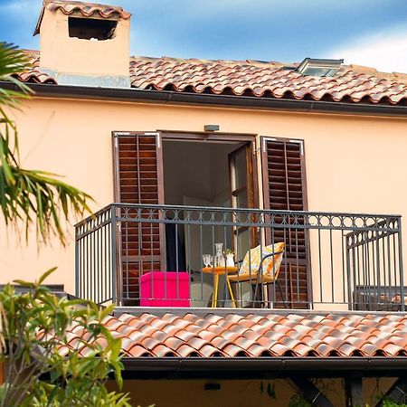 Holiday Home Kuca Na Moru Kornic Ngoại thất bức ảnh