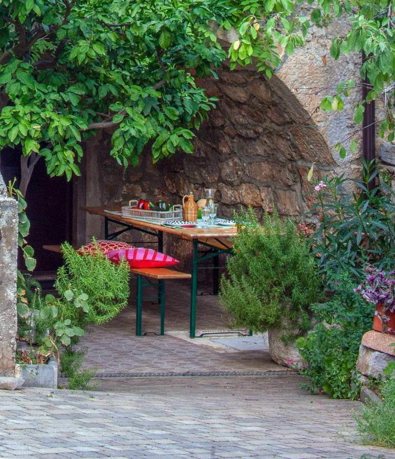 Holiday Home Kuca Na Moru Kornic Ngoại thất bức ảnh