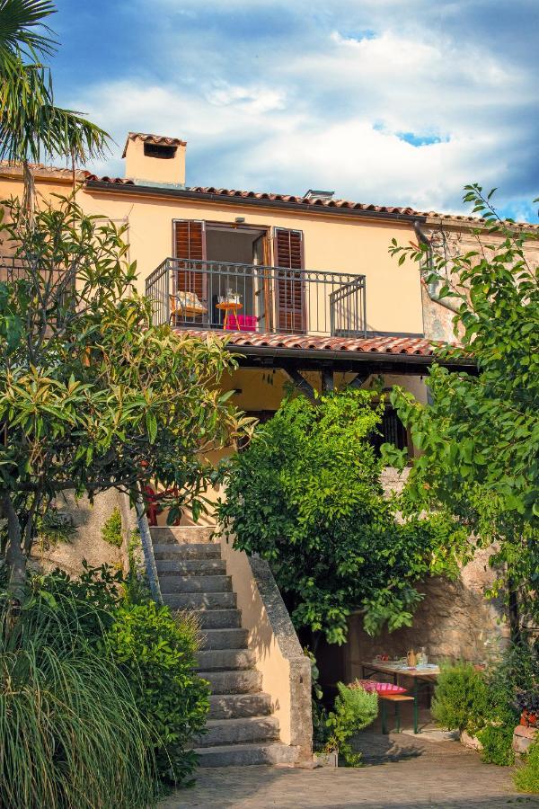 Holiday Home Kuca Na Moru Kornic Ngoại thất bức ảnh
