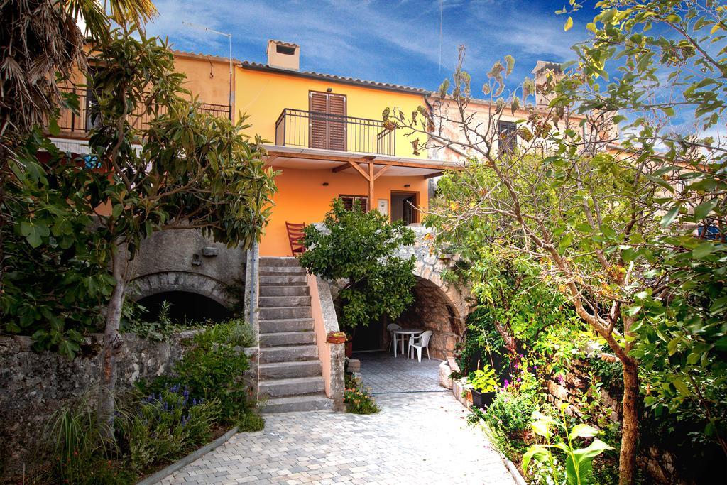 Holiday Home Kuca Na Moru Kornic Ngoại thất bức ảnh