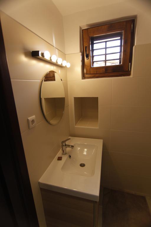 Holiday Home Kuca Na Moru Kornic Ngoại thất bức ảnh